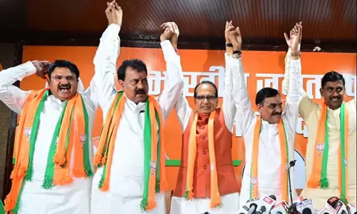 മധ്യപ്രദേശിൽ മൂന്ന് എം.എൽ.എമാർ കൂടി ബിജെപിയിൽ; 2020 മുതൽ കൂടുമാറിയത് 31 പേർ മധ്യപ്രദേശിൽ മൂന്ന് എം.എൽ.എമാർ കൂടി ബിജെപിയിൽ; 2020 മുതൽ കൂടുമാറിയത് 31 പേർ