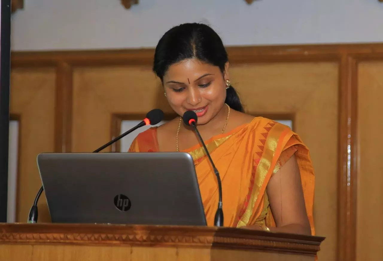 സൈബര്‍ ആക്രമണം; വീണ എസ്.നായര്‍ പരാതി നല്‍കി