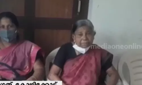 വഴിപ്രശ്നം: ചക്കിട്ടപ്പാറ വില്ലേജ് ഓഫീസിൽ അമ്മയുടെയും മകളുടെയും ആത്മഹത്യാ ഭീഷണി വഴിപ്രശ്നം: ചക്കിട്ടപ്പാറ വില്ലേജ് ഓഫീസിൽ അമ്മയുടെയും മകളുടെയും ആത്മഹത്യാ ഭീഷണി