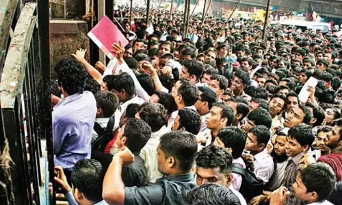 പ്രധാനമന്ത്രി പ്രഖ്യാപിച്ചത് 10 ലക്ഷം തൊഴില്‍, രാജ്യത്തിന് ആവശ്യം 9 കോടി അവസരങ്ങളെന്ന് വിദഗ്ധര്‍