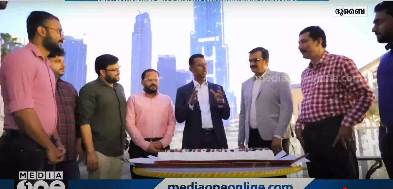 യൂട്യൂബില്‍ 40 ലക്ഷം വരിക്കാരെ പിന്നിട്ടു;  ബുര്‍ജ് ഖലീഫയെ സാക്ഷിയാക്കി മീഡിയവണ്‍ ആഘോഷം