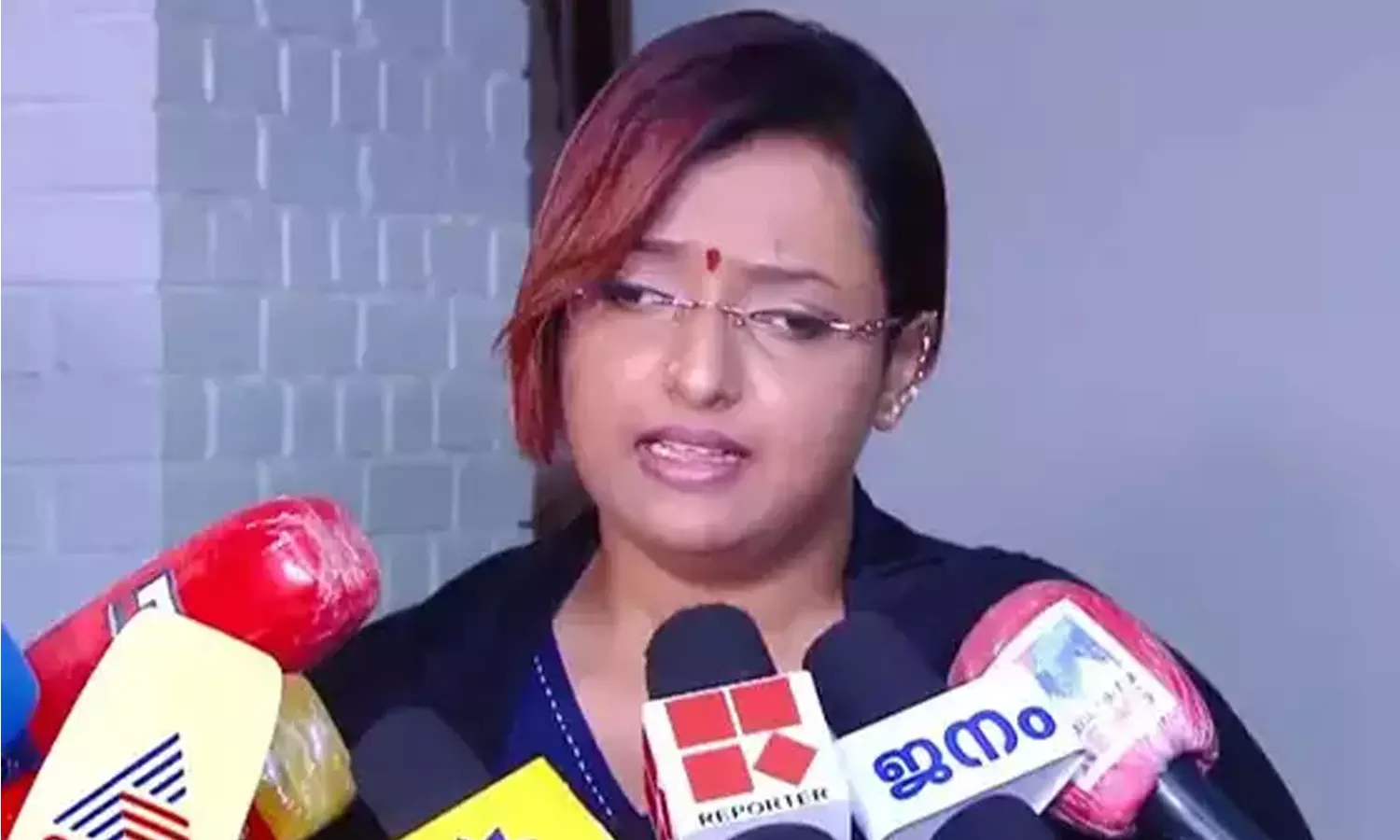 ഈന്തപ്പഴവും ഖുർആനും എത്തിയ പെട്ടികളിൽ ചിലതിന് ഭാരക്കൂടുതൽ; സ്വപ്‌നയുടെ സത്യവാങ്മൂലത്തിൽ ഗുരുതര ആരോപണങ്ങൾ