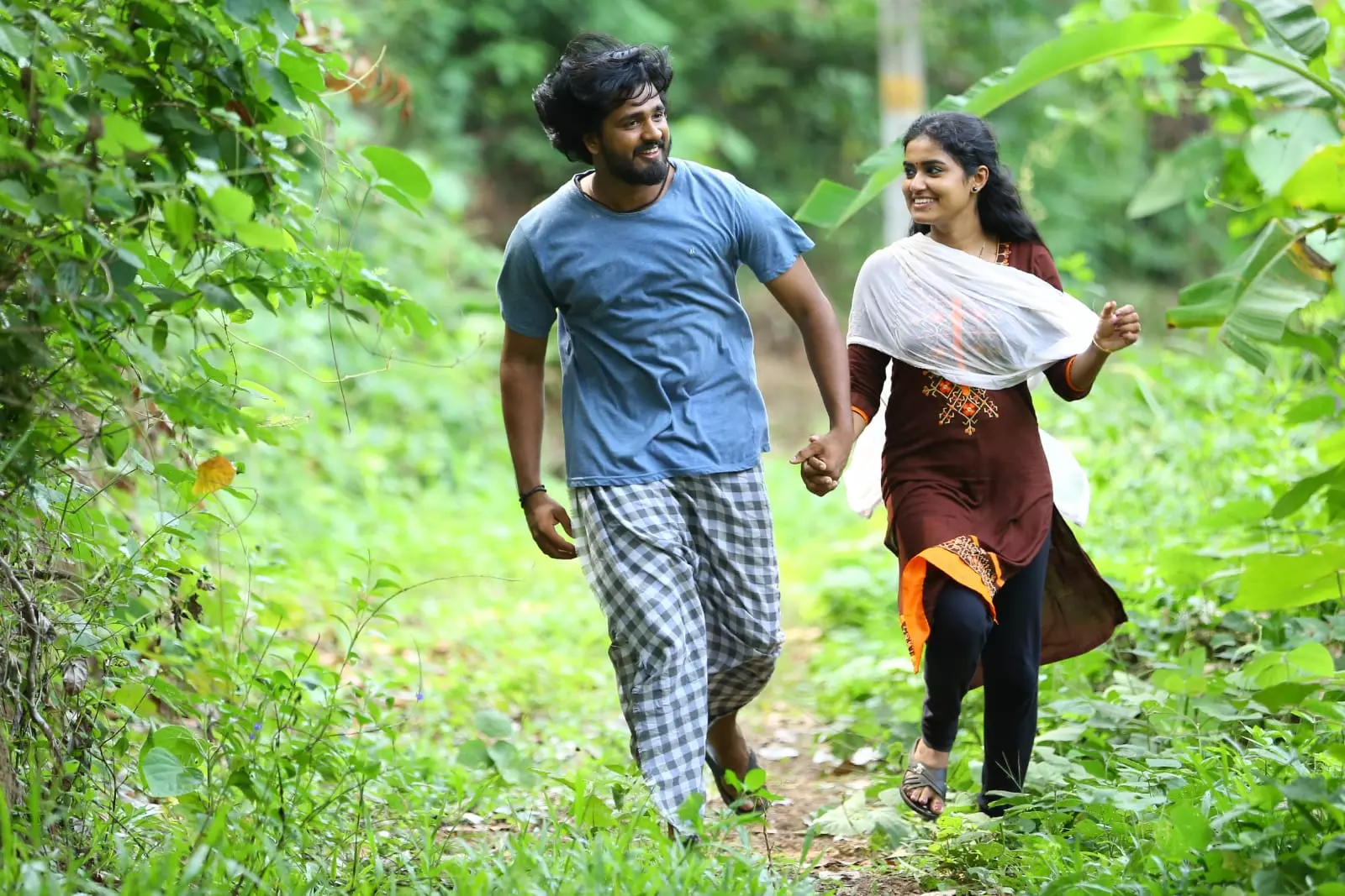 ഒരു പക്കാ നാടൻ പ്രേമം ജൂൺ 24ന് തിയറ്ററുകളില് ഒരു പക്കാ നാടൻ പ്രേമം ജൂൺ 24ന് തിയറ്ററുകളില്