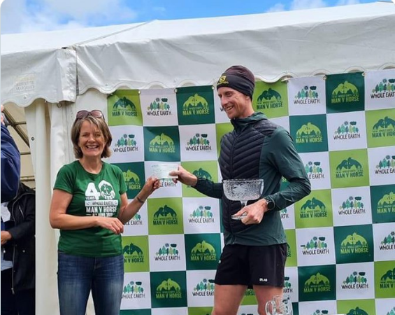 ഒരു സെക്കന്‍റിന്‍റെ വ്യത്യാസത്തിൽ കുതിരയെ ഓടിത്തോൽപ്പിച്ച് യുവാവ്; താണ്ടിയത് 35 കിലോമീറ്റർ