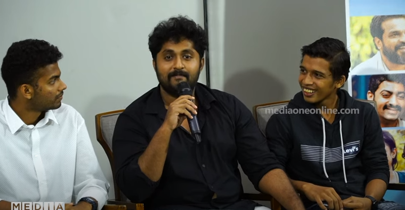 ഇപ്പോഴും വീടിന് നമ്മളെക്കൊണ്ട് ഒരു ഉപകാരവും ഉണ്ടായിട്ടില്ല, അച്ഛനെയും ചേട്ടനെയും നാറ്റിച്ചുകൊണ്ടിരിക്കുകയല്ലേ: ധ്യാന്‍ ശ്രീനിവാസന്‍