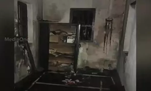 കോഴിക്കോട്ട് സി.പി.എം ഓഫീസ് കത്തിച്ച നിലയിൽ