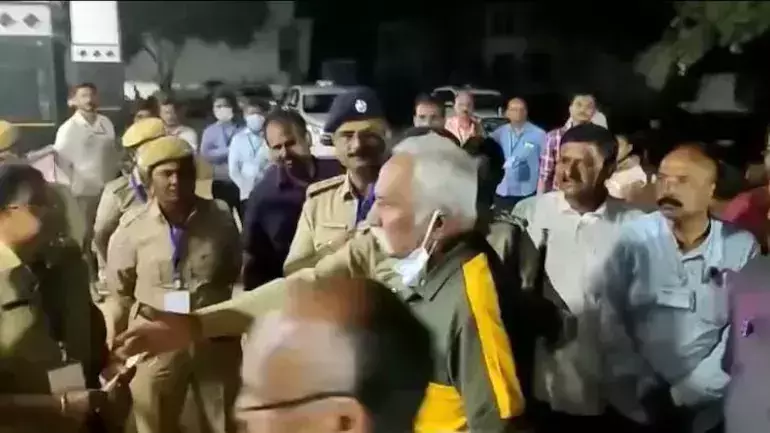 നിന്‍റെ പല്ലടിച്ചു കൊഴിക്കും; എസിപിക്കെതിരെ ഭീഷണി മുഴക്കി കര്‍ണാടക കോണ്‍ഗ്രസ് എംഎല്‍സി