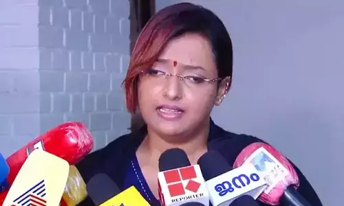 ഈന്തപ്പഴവും ഖുർആനും എത്തിയ പെട്ടികളിൽ ചിലതിന് ഭാരക്കൂടുതൽ; സ്വപ്നയുടെ സത്യവാങ്മൂലത്തിൽ ഗുരുതര ആരോപണങ്ങൾ ഈന്തപ്പഴവും ഖുർആനും എത്തിയ പെട്ടികളിൽ ചിലതിന് ഭാരക്കൂടുതൽ; സ്വപ്നയുടെ സത്യവാങ്മൂലത്തിൽ ഗുരുതര ആരോപണങ്ങൾ