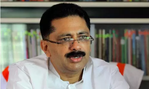 മാധവവാര്യരെ അറിയാം, അദ്ദേഹവുമായി സൗഹൃദ ബന്ധം: കെ.ടി ജലീൽ മാധവവാര്യരെ അറിയാം, അദ്ദേഹവുമായി സൗഹൃദ ബന്ധം: കെ.ടി ജലീൽ