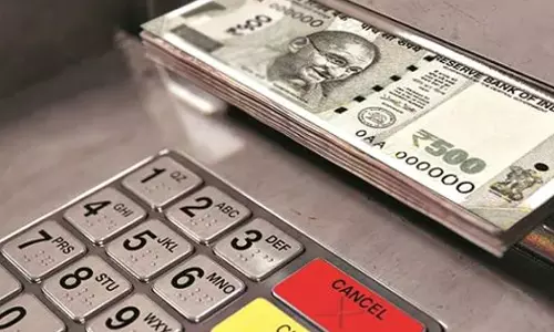 500 പിൻവലിച്ചാൽ 2500 ; മഹാരാഷ്ട്രയിലെ എ.ടിഎമ്മിലേക്കൊഴുകി ജനം