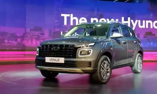 നടുറോഡിൽ കടലിരമ്പം കേൾക്കാം; പുതിയ ഹ്യുണ്ടായ് വെന്യു ഫേസ് ലിഫ്റ്റ് പുറത്തിറങ്ങി