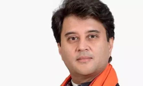 വിമാനത്തിലെ പ്രതിഷേധം: പരിശോധിച്ച് ഉടന് നടപടിയെന്ന് കേന്ദ്രം; ജയരാജനെതിരെയും നടപടിയുണ്ടാകും? വിമാനത്തിലെ പ്രതിഷേധം: പരിശോധിച്ച് ഉടന് നടപടിയെന്ന് കേന്ദ്രം; ജയരാജനെതിരെയും നടപടിയുണ്ടാകും?