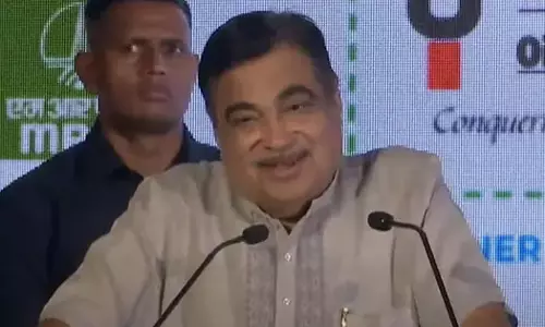 തെറ്റായി പാർക്ക് ചെയ്ത വാഹനത്തിന്റെ ചിത്രമയച്ചാൽ 500 രൂപ?; പുതിയ നിയമം കൊണ്ടുവരുമെന്ന്‌ നിതിൻ ഗഡ്കരി