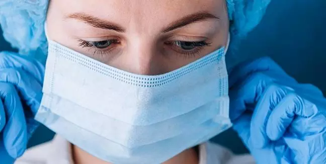 കുവൈത്തിലെ ആരോഗ്യപ്രവര്‍ത്തകര്‍ നിര്‍ബന്ധമായും മാസ്‌ക് ധരിക്കണം