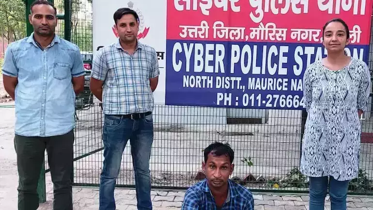 ഇരുനൂറോളം സ്ത്രീകള്ക്ക് അശ്ലീല വീഡിയോ അയച്ച ഫാക്ടറി ജീവനക്കാരന് അറസ്റ്റില് ഇരുനൂറോളം സ്ത്രീകള്ക്ക് അശ്ലീല വീഡിയോ അയച്ച ഫാക്ടറി ജീവനക്കാരന് അറസ്റ്റില്