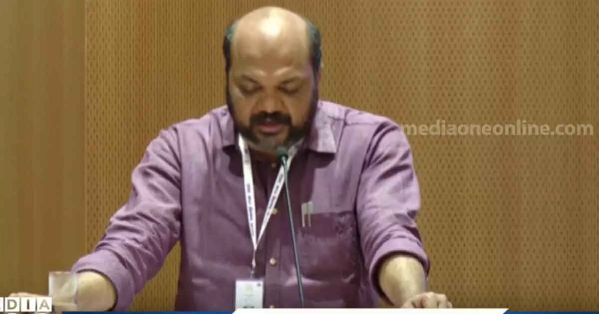 മൂന്നാം ലോകകേരള സഭയ്ക്ക് തുടക്കം; ഉദ്ഘാടന ചടങ്ങിൽ മുഖ്യമന്ത്രി എത്തിയില്ല മൂന്നാം ലോകകേരള സഭയ്ക്ക് തുടക്കം; ഉദ്ഘാടന ചടങ്ങിൽ മുഖ്യമന്ത്രി എത്തിയില്ല