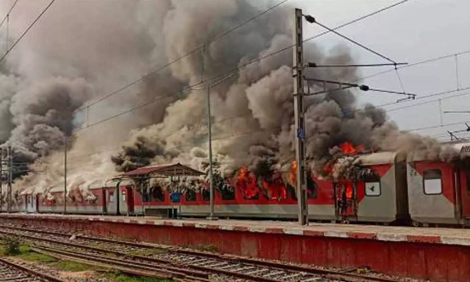 ഒരു ട്രെയിൻ ഉണ്ടാക്കാനുള്ള ചെലവ് എത്രയാണെന്ന് അറിയാമോ? കേട്ടാൽ ഞെട്ടരുത്... ഒരു ട്രെയിൻ ഉണ്ടാക്കാനുള്ള ചെലവ് എത്രയാണെന്ന് അറിയാമോ? കേട്ടാൽ ഞെട്ടരുത്...