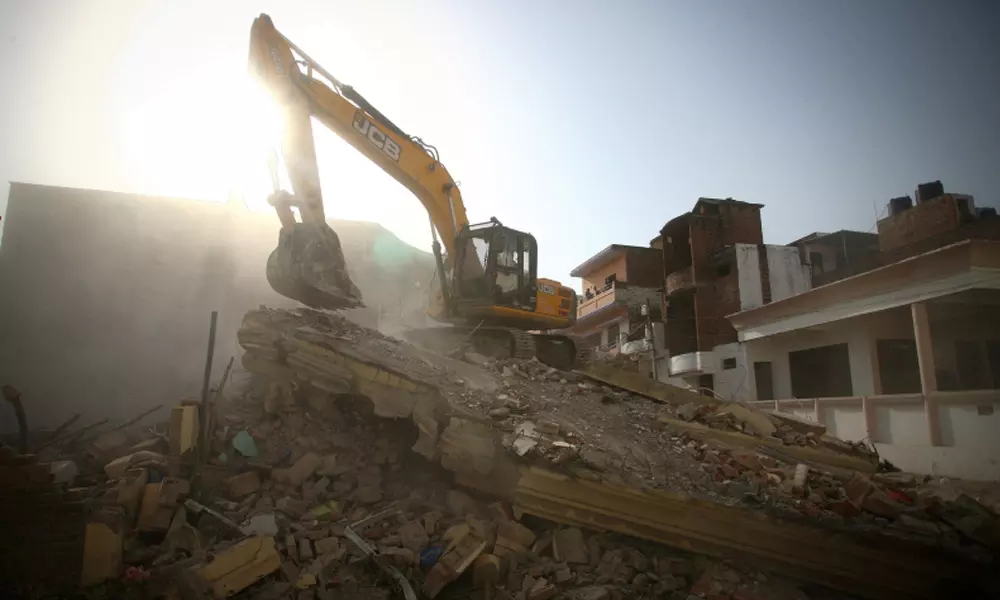 അതിരാവിലെയോ വൈകുന്നേരമോയെത്തി അറിയിപ്പില്ലാതെ ബുൾഡോസർ പ്രയോഗം നടക്കില്ല; കുടിയൊഴിപ്പിക്കലിൽ ഡൽഹി ഹൈക്കോടതി അതിരാവിലെയോ വൈകുന്നേരമോയെത്തി അറിയിപ്പില്ലാതെ ബുൾഡോസർ പ്രയോഗം നടക്കില്ല; കുടിയൊഴിപ്പിക്കലിൽ ഡൽഹി ഹൈക്കോടതി