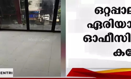 പാലക്കാട്ട് സിപിഎം ഏരിയ കമ്മിറ്റി ഓഫീസിലേക്ക് കല്ലേറ്