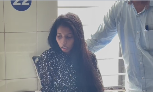 അനധികൃത മണ്ണെടുപ്പ് ഫോണില്‍ പകര്‍ത്തിയതിന് കോളേജ് വിദ്യാര്‍ഥിനിയെ മര്‍ദിച്ചതായി പരാതി