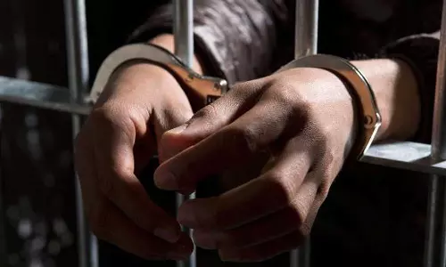  ഞാന്‍ സഹോദരനെ കൊന്നു, എന്നെ അറസ്റ്റ് ചെയ്യൂ; ജീവിക്കാൻ വഴിയില്ലാതെ പൊലീസിന് മുന്നിൽ കീഴടങ്ങി യുവാവ്... ഒടുവിൽ സത്യം പുറത്ത്