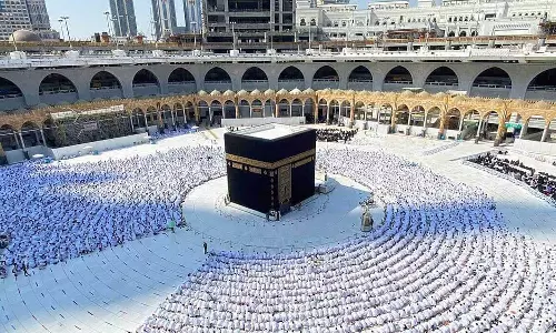 ഇന്ത്യൻ ഹജ്ജ് കമ്മറ്റിക്ക് കീഴിലെത്തിയ തീർഥാടകർ ഇന്ന് മക്കയിലെ ഹറം പള്ളിയിൽ ആദ്യ ജുമുഅ നമസ്‌കരിച്ചു