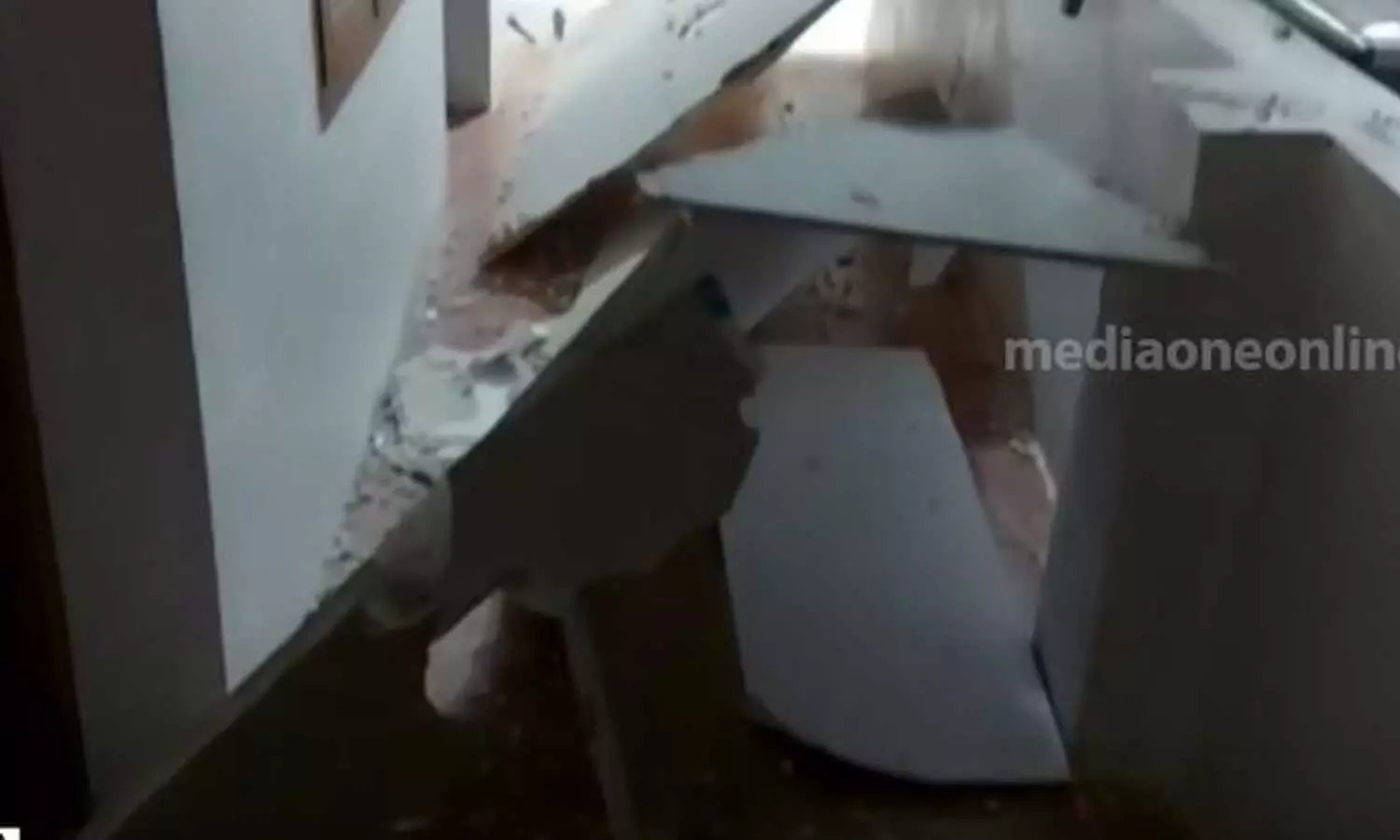 തലവൂരിൽ ആയുർവേദ ആശുപത്രിയുടെ സീലിങ് തകർന്ന് വീണ സംഭവം; നിർമ്മാണത്തിലെ പിഴവ് മൂലമെന്ന് പ്രാഥമിക കണ്ടെത്തൽ