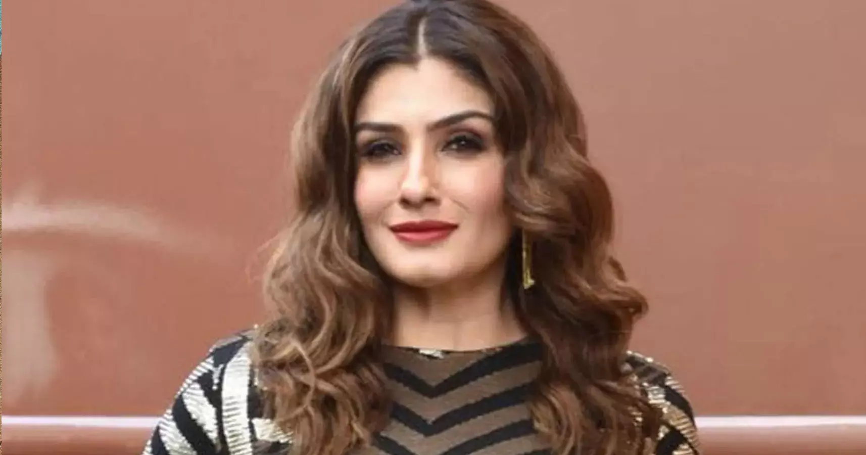 അഗ്നിപഥ് പ്രതിഷേധത്തെ പരിഹസിച്ച് നടി രവീണ ടണ്ടൻ; ചുട്ട മറുപടിയുമായി സോഷ്യൽ മീഡിയ