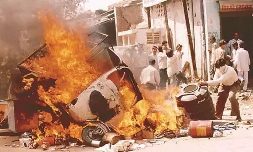 ഗുജറാത്ത് കലാപവും മുഗൾ ഭരണവും ഭരണഘടനാ നിർമാണവും ഒഴിവാക്കി; എൻസിഇആർടി പാഠപുസ്തകങ്ങളിൽ വൻ വെട്ടിനിരത്തൽ