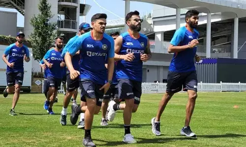 ആരാണ് കോഹ്‌ലിയോടൊപ്പം ഓടുന്നത്? സോഷ്യൽ മീഡിയ തേടിയയാൾ കളിക്കാരനല്ല