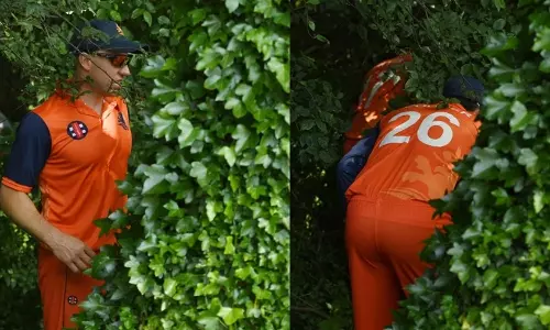 പന്ത് അടിച്ചു പറത്തിയത് കാട്ടിലേക്ക്: തിരഞ്ഞ് മടുത്ത് നെതർലാന്റ് താരങ്ങൾ പന്ത് അടിച്ചു പറത്തിയത് കാട്ടിലേക്ക്: തിരഞ്ഞ് മടുത്ത് നെതർലാന്റ് താരങ്ങൾ