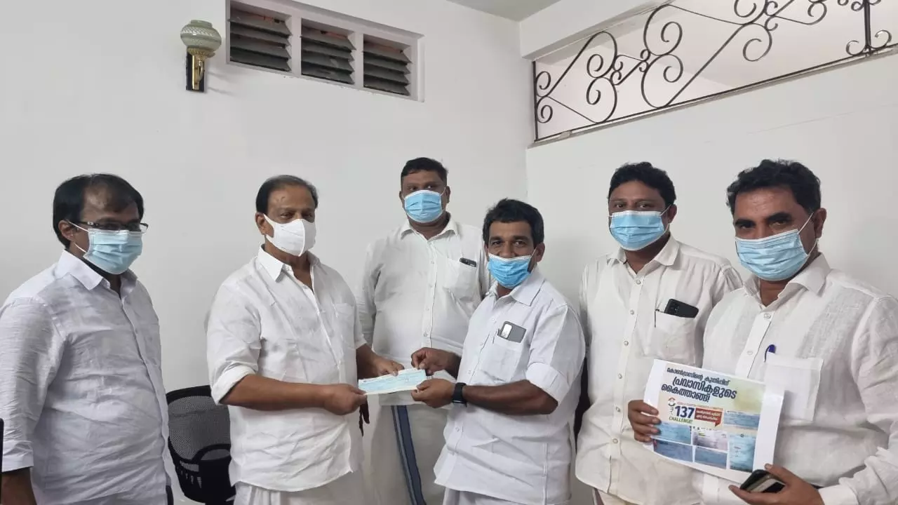 കെ.പി.സി.സി 137 രൂപാ ചലഞ്ച്; ഒ.ഐ.സി.സി ഒമാന് സ്വരൂപിച്ച തുക കൈമാറി കെ.പി.സി.സി 137 രൂപാ ചലഞ്ച്; ഒ.ഐ.സി.സി ഒമാന് സ്വരൂപിച്ച തുക കൈമാറി