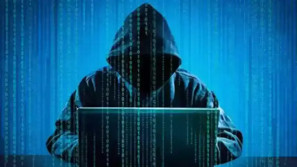 സര്ക്കാര് വെബ്സൈറ്റിന് സമാനമായി വ്യാജ ലിങ്കുകള് നിര്മിച്ച 12 വിദേശികള് പിടിയില് സര്ക്കാര് വെബ്സൈറ്റിന് സമാനമായി വ്യാജ ലിങ്കുകള് നിര്മിച്ച 12 വിദേശികള് പിടിയില്