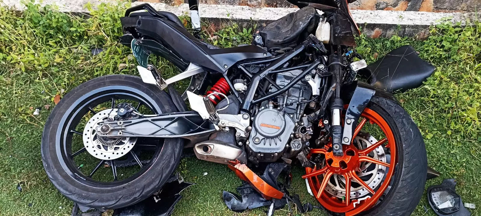 തിരുവനന്തപുരത്ത് ബൈക്ക് റേസിനിടെ അപകടം; രണ്ടുപേർ മരിച്ചു തിരുവനന്തപുരത്ത് ബൈക്ക് റേസിനിടെ അപകടം; രണ്ടുപേർ മരിച്ചു