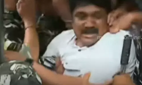 അഗ്നിപഥിനെതിരെ ഡി.വൈ.എഫ്.ഐ മാര്‍ച്ച്: എ എ റഹീം ഉള്‍പ്പെടെയുള്ള നേതാക്കളെ വലിച്ചിഴച്ച് അറസ്റ്റ് ചെയ്തു