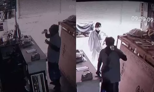 കടകളിലെ സാനിറ്റൈസർ കുടിച്ചുതീർത്ത് കെ.എസ്.ഇ.ബി ജീവനക്കാരൻ; പരാതിയുമായി വ്യാപാരികൾ