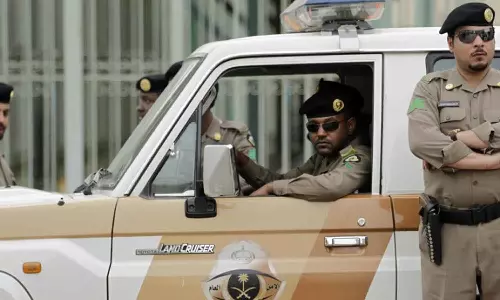 സൗദിയിൽ ഒരാഴ്ചക്കിടെ പതിനാലായിരത്തിലധികം നിയമലംഘകർ പിടിയിലായതായി ആഭ്യന്തര മന്ത്രാലയം