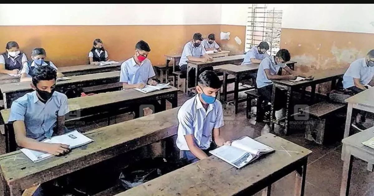 മലബാറിലെ പ്ലസ് വണ് സീറ്റ് ക്ഷാമം പരിഹരിക്കാന് വേണം സ്ഥിരമായ അധിക ബാച്ചുകള് മലബാറിലെ പ്ലസ് വണ് സീറ്റ് ക്ഷാമം പരിഹരിക്കാന് വേണം സ്ഥിരമായ അധിക ബാച്ചുകള്