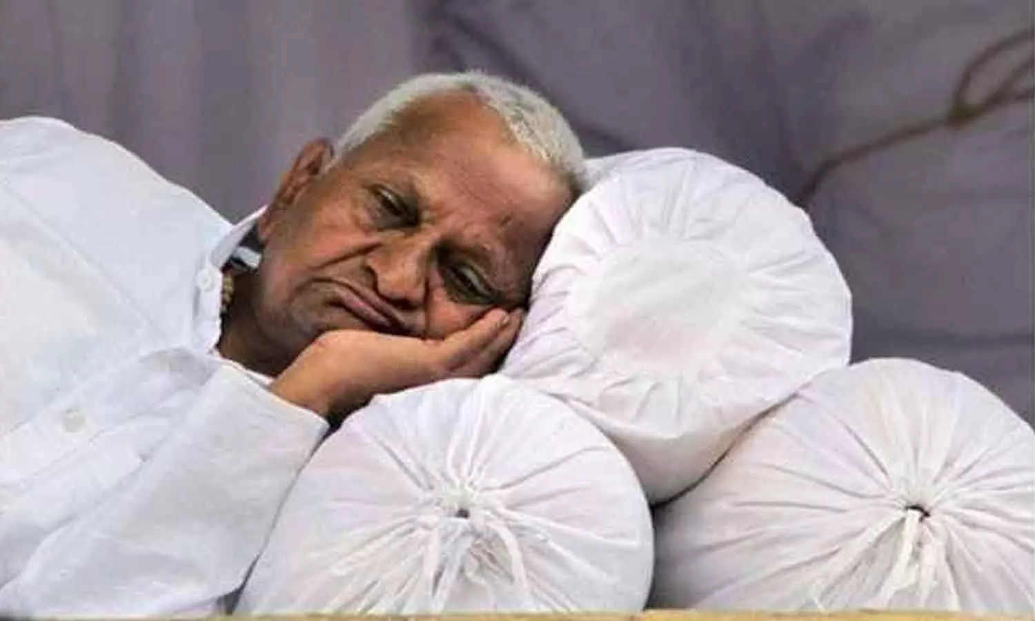 അണ്ണാ ഹസാരെ എവിടെയാണ്?; ചോദ്യമുയർത്തി ബോക്സിങ് താരം വിജേന്ദർ സിങ് അണ്ണാ ഹസാരെ എവിടെയാണ്?; ചോദ്യമുയർത്തി ബോക്സിങ് താരം വിജേന്ദർ സിങ്