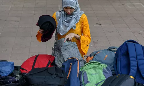 ഹിജാബ് നിരോധനം: ടി.സി ആവശ്യപ്പെട്ട് അഞ്ച് വിദ്യാർത്ഥിനികൾ കോളേജിനെ സമീപിച്ചു