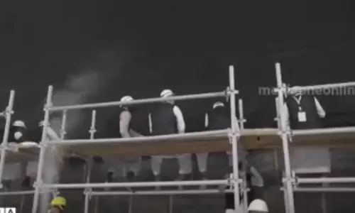 കഅ്ബയെ അണിയിച്ച കിസ്‌വയുടെ അടിഭാഗം ഉയർത്തിക്കെട്ടി