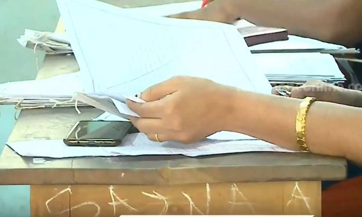 പ്ലസ് വൺ പരീക്ഷ ഉത്തരസൂചിക തയ്യാറാക്കുന്ന സമിതിയിൽ വേണ്ടത്ര അധ്യാപകരില്ലെന്ന് പരാതി; പല വിഷയത്തിനുമുള്ളത് അഞ്ചിൽ താഴെ അധ്യാപകർ മാത്രം പ്ലസ് വൺ പരീക്ഷ ഉത്തരസൂചിക തയ്യാറാക്കുന്ന സമിതിയിൽ വേണ്ടത്ര അധ്യാപകരില്ലെന്ന് പരാതി; പല വിഷയത്തിനുമുള്ളത് അഞ്ചിൽ താഴെ അധ്യാപകർ മാത്രം