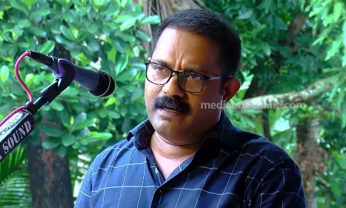 കേന്ദ്രമന്ത്രിയുടെ വസതിക്ക് മുമ്പിൽ ഒരു പ്രതിഷേധ പ്രകടനം പോലും നടത്താതെ പ്രതിപക്ഷ പാർട്ടിയിലെ നേതാവിനെതിരെ സി.പി.എം സ്വീകരിക്കുന്ന സമരാഭാസം ജനാധിപത്യ വിശ്വാസികൾ നോക്കി നിൽക്കില്ല: കെ.എം ഷാജി