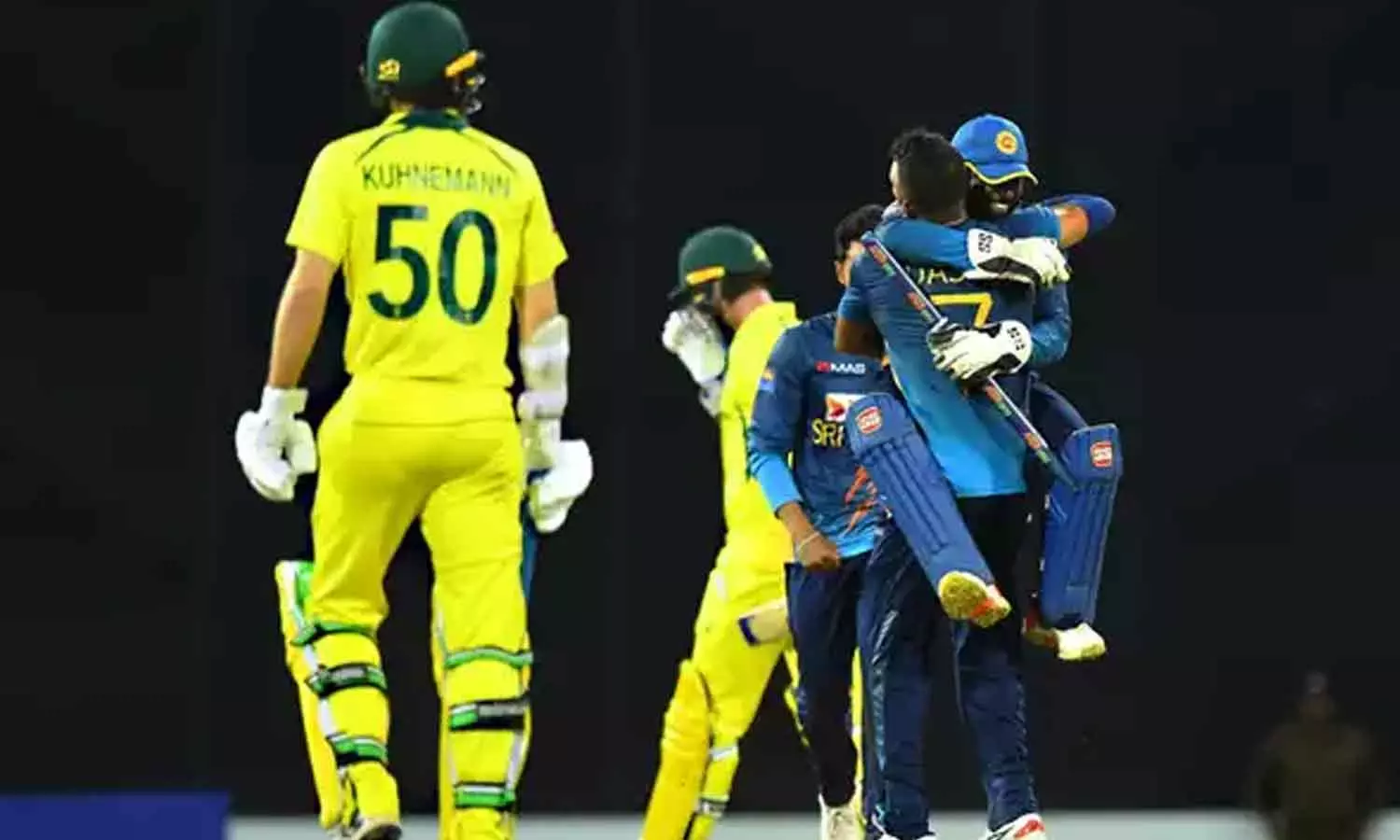 ലാസ്റ്റ് ഓവർ ത്രില്ലർ: അടിപൊളി ജയവുമായി ലങ്ക, പരമ്പര