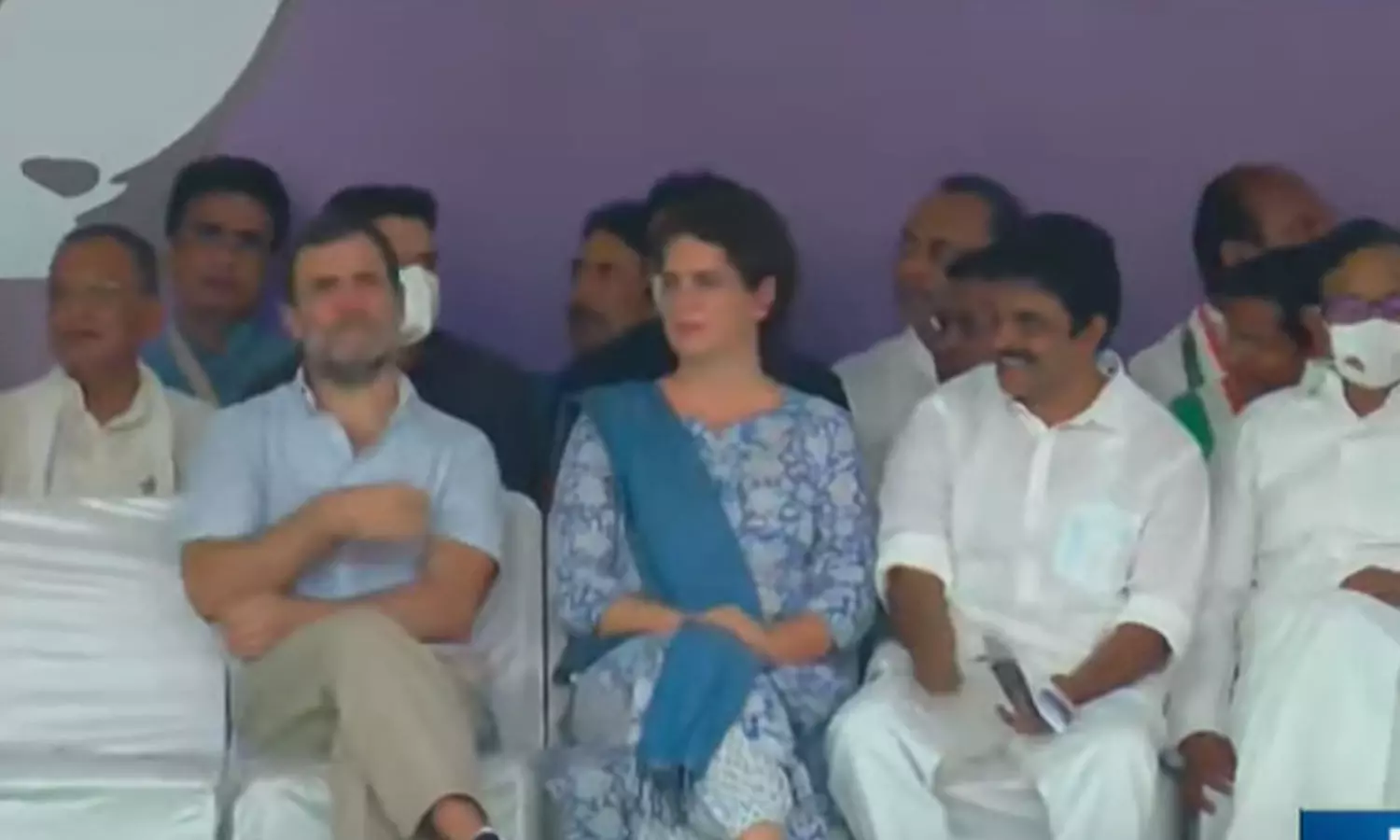 അഗ്നിപഥ് പദ്ധതി പിൻവലിക്കണം; കോൺഗ്രസ് സത്യാഗ്രഹത്തിൽ പങ്കെടുത്ത് രാഹുലും പ്രിയങ്കയും