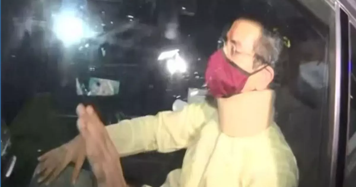 ഉദ്ധവ് താക്കറെ ഔദ്യോഗിക വസതി ഒഴിഞ്ഞു;  സ്വന്തം വസതിയായ മാതോശ്രീയിലേക്ക് മടങ്ങി