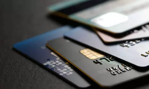 കെഡ്രിറ്റ് കാർഡ് വ്യവസ്ഥകളിൽ മാറ്റം; ഒക്ടോബർ ഒന്ന് വരെ സമയം അനുവദിച്ച് റിസർവ് ബാങ്ക് കെഡ്രിറ്റ് കാർഡ് വ്യവസ്ഥകളിൽ മാറ്റം; ഒക്ടോബർ ഒന്ന് വരെ സമയം അനുവദിച്ച് റിസർവ് ബാങ്ക്