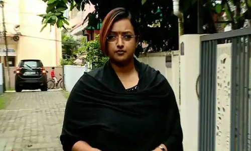 ഇ.ഡിക്ക് മുന്നിൽ അഞ്ചര മണിക്കൂർ; സ്വപ്ന സുരേഷിനെ നാളെയും ചോദ്യം ചെയ്യും ഇ.ഡിക്ക് മുന്നിൽ അഞ്ചര മണിക്കൂർ; സ്വപ്ന സുരേഷിനെ നാളെയും ചോദ്യം ചെയ്യും