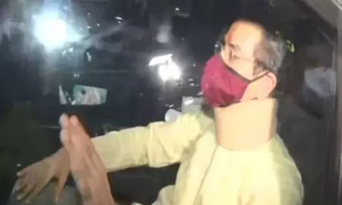 ഉദ്ധവ് താക്കറെ ഔദ്യോഗിക വസതി ഒഴിഞ്ഞു;  സ്വന്തം വസതിയായ മാതോശ്രീയിലേക്ക് മടങ്ങി