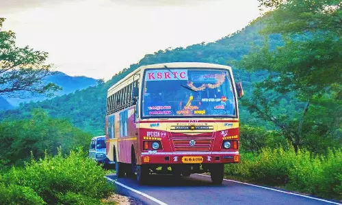 ജൂണിലെ മുടങ്ങിയ ശമ്പളം ആഗസ്റ്റ് 5 ന് മുമ്പ്; ചർച്ചയിൽ കെ.എസ്.ആർ.ടി.സി സി.എം.ഡിയുടെ ഉറപ്പ് ജൂണിലെ മുടങ്ങിയ ശമ്പളം ആഗസ്റ്റ് 5 ന് മുമ്പ്; ചർച്ചയിൽ കെ.എസ്.ആർ.ടി.സി സി.എം.ഡിയുടെ ഉറപ്പ്
